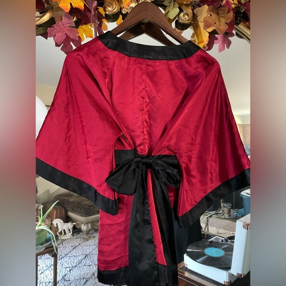 Bisou Bisou Vintage Kimono Top BoHo Empire Tie Waist Red and Black Satin - Picture 6 of 6